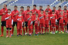 Lokomotiv futbolchi bo'lish istagidagi bolalarni chorlaydi!