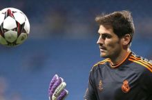 Iker Kasilyas Reyna va van Der Sarga etib oldi