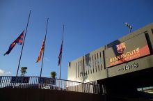“Kamp Nou”da motam belgisi sifatida bayroqlar tushirildi