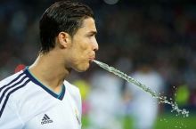 "Real" - "Espanol". Ronaldu o'yin boshlanishiga oz qolganda almashtirildi