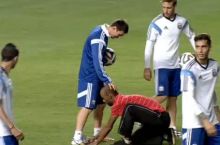 Ishqibozlar Argentina terma jamoasining JCH-2014 arafasidagi mashg'ulotini to'xtatib qo'yishdi