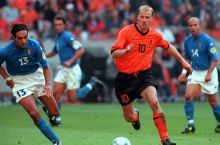 Afsonalar. Gollandiya yulduzi - Dennis Bergkamp