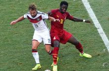 Muntari Mayesodagi kamtaminlangan braziliyaliklarga pul ulashdi