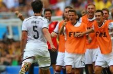 Mats Xummels va Lukas Podolski umumiy guruh mashg'ulotlarida ishtirok etmoqda