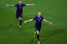 Uesli Sneyder: Robben va Messi bir xil saviyadagi futbolchilar