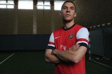 Podolski "Sevilya"ga o'tayotganini yozdi va darhol o'chirib yubordi