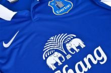 "Everton" Eto'O va Uelbekdan birini tanlaydi