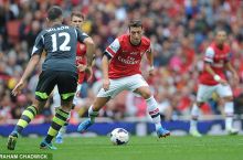 Mesut Ozil: CHap qanotda o'ynash menga qulay emas
