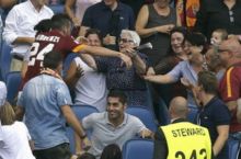 Florenci "Kalyari"ga urgan golini buvisi bilan birga nishonladi