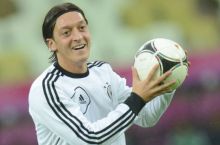 Ozil Polshaga qarshi o'yin oldidan tibbiy tekshiruvdan o'tadi