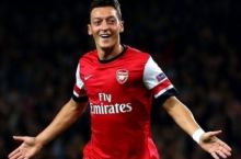 Ozil "Arsenal"dan ketmoqchi emas