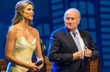 Blatter JCH-2018 logotipini namoyish etish uchun Moskvaga keldi