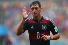 Mesut Ozil yana 7 hafta maydonga tusha olmaydi