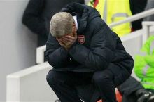 "Arsenal" muxlislari Vengerni hushtakbozlik bilan "siylashdi"