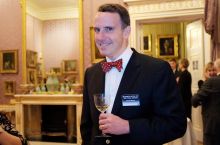 Edvard Gleyzer "Yunayted"dagi o'z akciyalarini sotmoqda