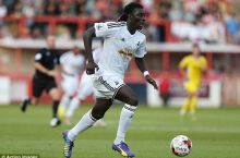 "Kristal Pelas" "Suonsi" hujumchisi Gomis uchun 6 mln funt taklif qildi