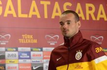 Sneyder "Yuventus"da o'ynash uchun maoshi kamayishiga ham rozi