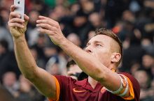 Totti Rim derbisi tarixida eng yaxshi to'purarga aylandi