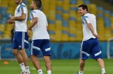 Демикелис: дай бог, чтобы Агуэро превозошёл Месси в матче с «Барселоной»