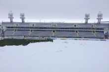Qarshidagi “Markaziy” va “Geolog” stadionlari qordan tozalanmoqda