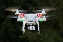 Angliyada o'yinlarni uchuvchisiz dron bilan suratga olgan erkak hibsga olindi