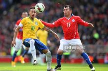 Medel: Neymar teatr uyushtiryapti, qolganlar esa o'ynashda davom etmoqda"