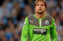 Krul raqib hujumchisini gol urgani bilan tabrikladi