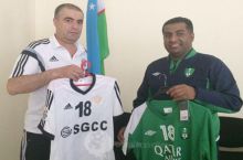 “Nasaf” oq, mehmonlar yashil rangli libosda harakat qilishadi