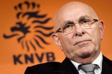 Van Prag FIFA prezidentligi uchun o'z nomzodini olib tashladi