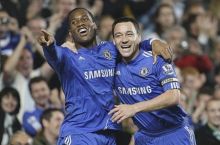 Drogba jamoadoshlari yordamida maydonni tark etdi