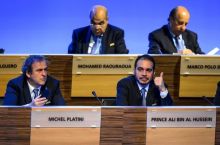 Mishel Platini saylovlarda Al-Xusayn nomzodini qo'llab-quvvatlaydi