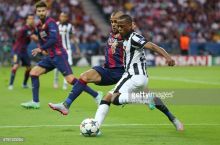 Evra - uch jamoa bilan CHempionlar ligasi finalida o'ynagan birinchi futbolchi