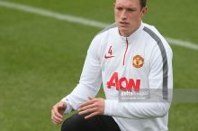Fil Jons "Manchester Yunayted" bilan yangi shartnoma imzolaydi