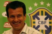 Dunga Braziliya terma jamoasida qoladi