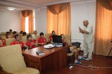 Taniqli jurnalist Hasanali ota “Lokomotiv” futbolchilari bilan uchrashdi