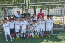 Odil Ahmedov “Lokomotiv” tarbiyalanuvchilari bilan uchrashdi