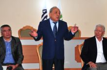 Mirabror Usmonov O'zPFL klublari rahbarlari va murabbiylari bilan uchrashdi