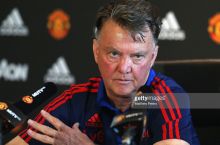 Van Gal "Manchester Yunayted" bazasini 8 metrli panjara bilan o'rashni buyurdi