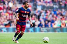 Dani Alves "Barselona"ni tark etmaydi