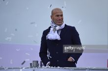 Zidan "Real" uchun himoyachi, yarim himoyachi va hujumchi xarid qilmoqchi