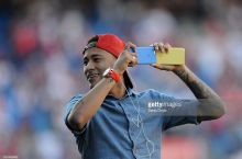 "Манчестер Юнайтед" яна Неймарни ҳарид қилишга уриниб кўради