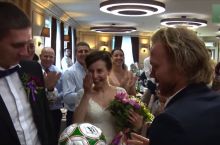 В. Денисов стал гостем на свадьбе болельщиков «Локомотива»