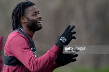 Алекс Сонг прибыл в Казань