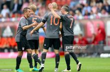 Ўртоқлик учрашуви. 7та гол урилган ўйинда "Бавария" ғолиб бўлди