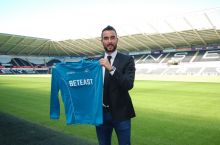 «Суонси» подписал контракт с вратарем сборной Австралии