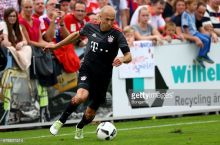 Роббен машғулотларга қайтди