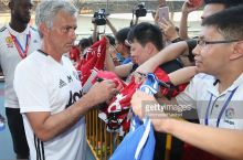 Моуриньо Хитойда "Челси" футболкасига дастхат қўйишни истамади