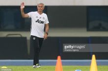 Моуринью: за титул чемпиона Англии будут сражаться шесть или семь команд