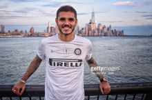 "Интер" в пятый раз отказал "Наполи" в продаже Мауро Икарди