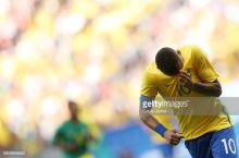 Тўп Неймарга тушганида бразилиялик мухлислар Марта исмини айтиб бақиришди